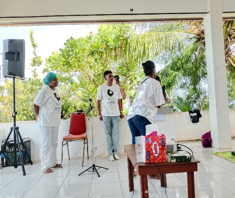 Pembawa materi Camp Penginjilan di depan peserta